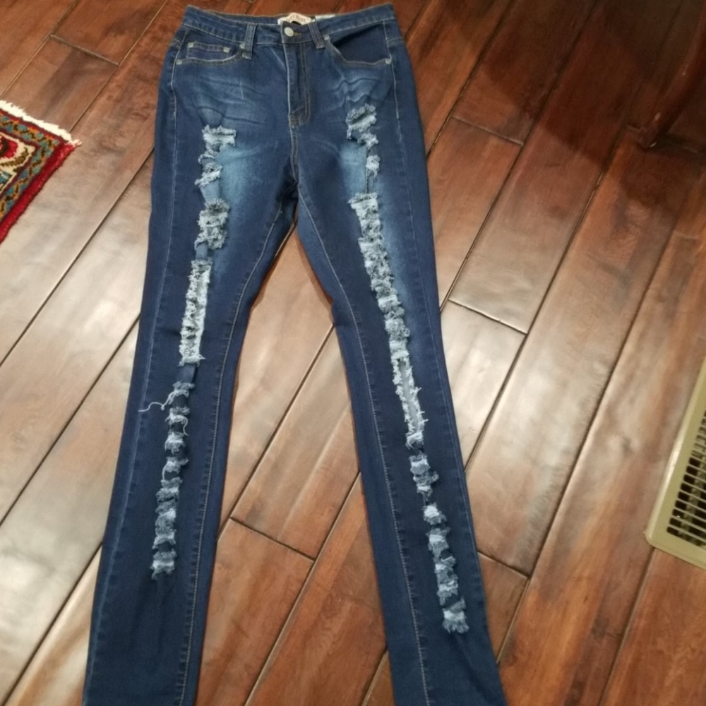 GUC Judy Blue Distressed Jeans Size 9